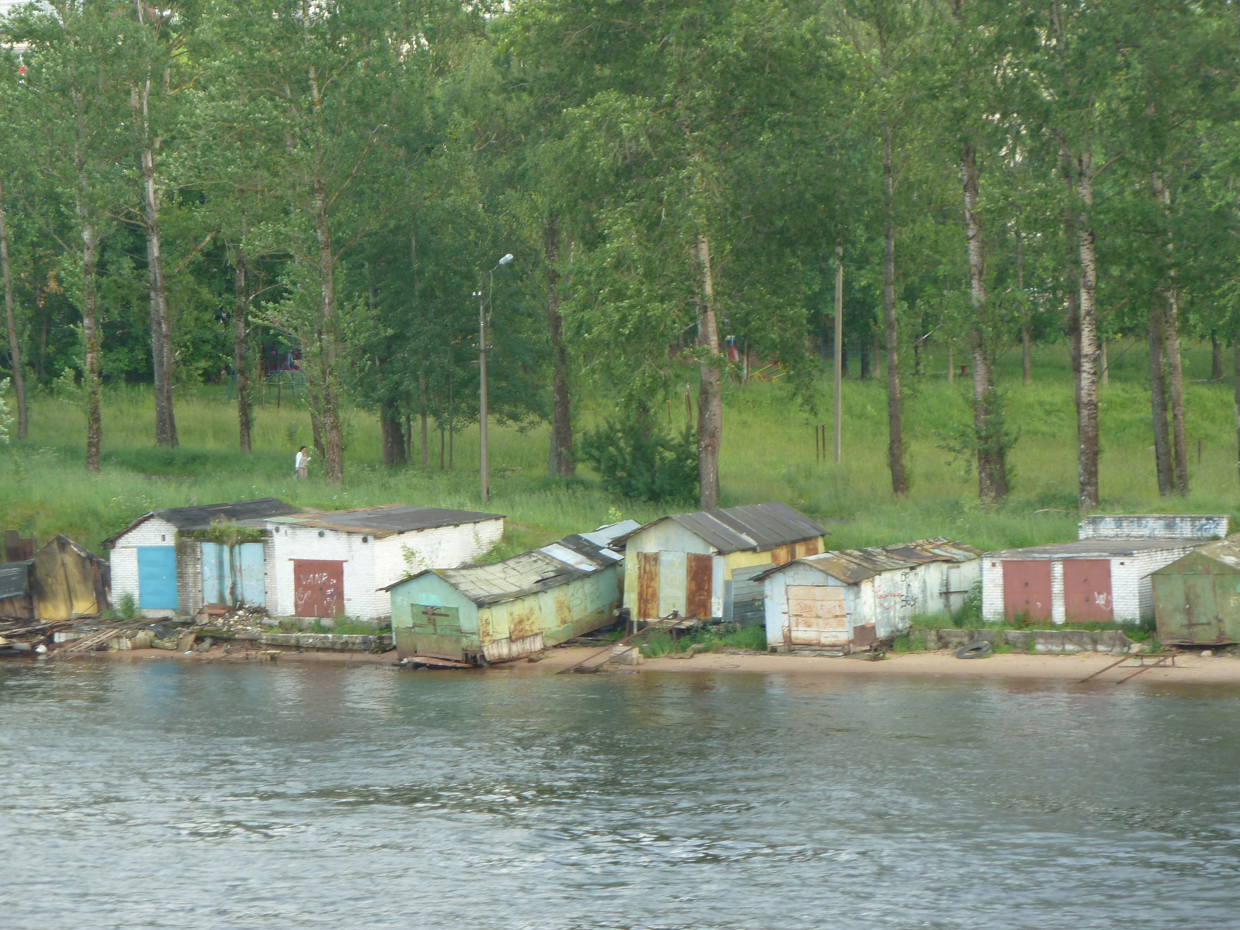 shacks on the journey from St Petersburg to Moscow.jpg
