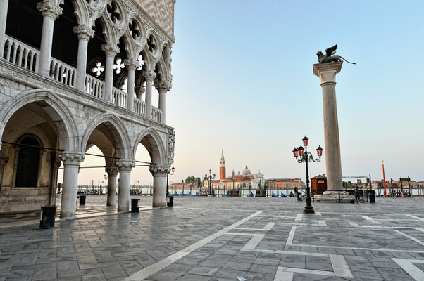 Venice-doge-palace.jpg