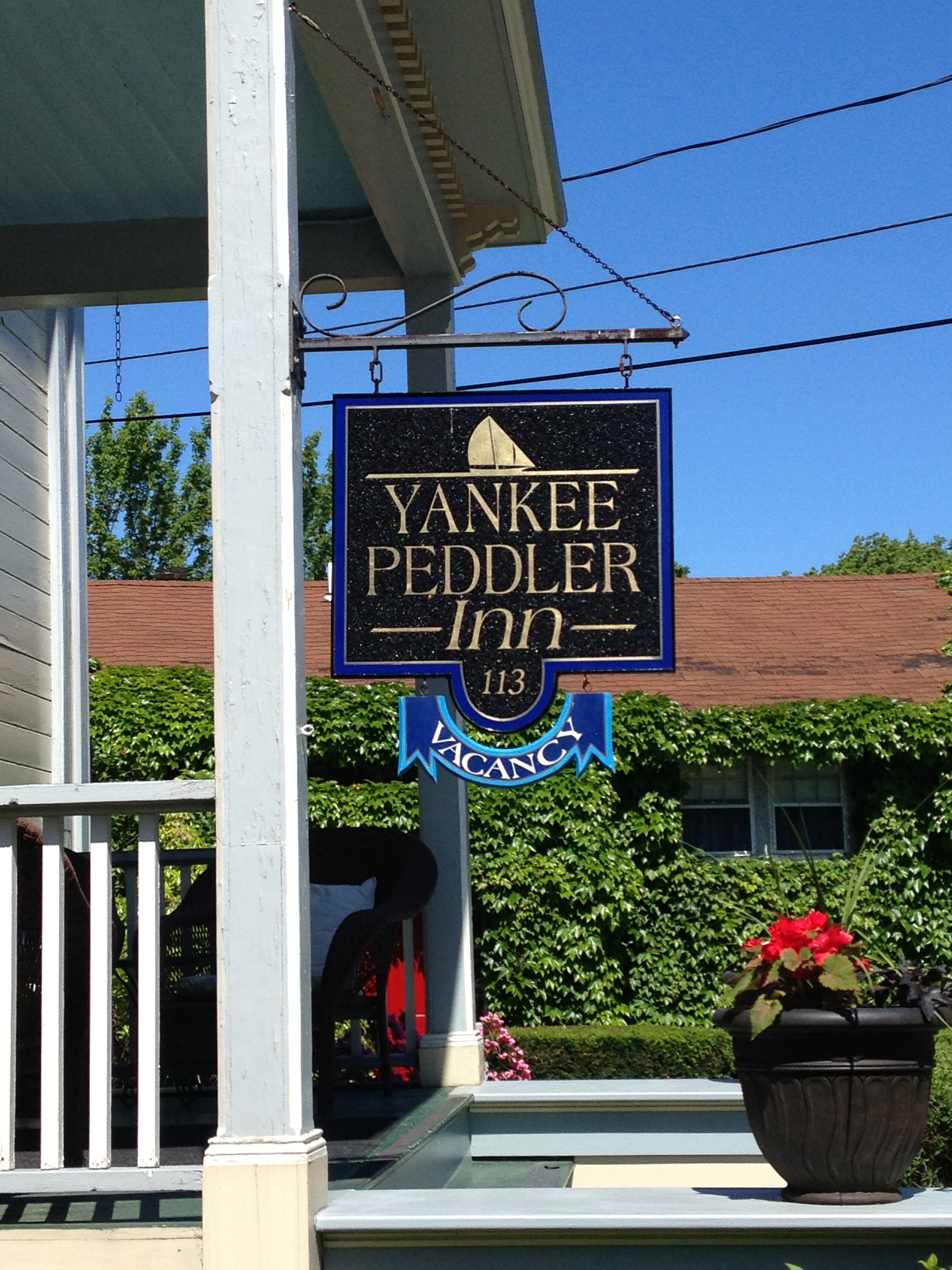 Yankee-Peddler-Inn-sign.jpg