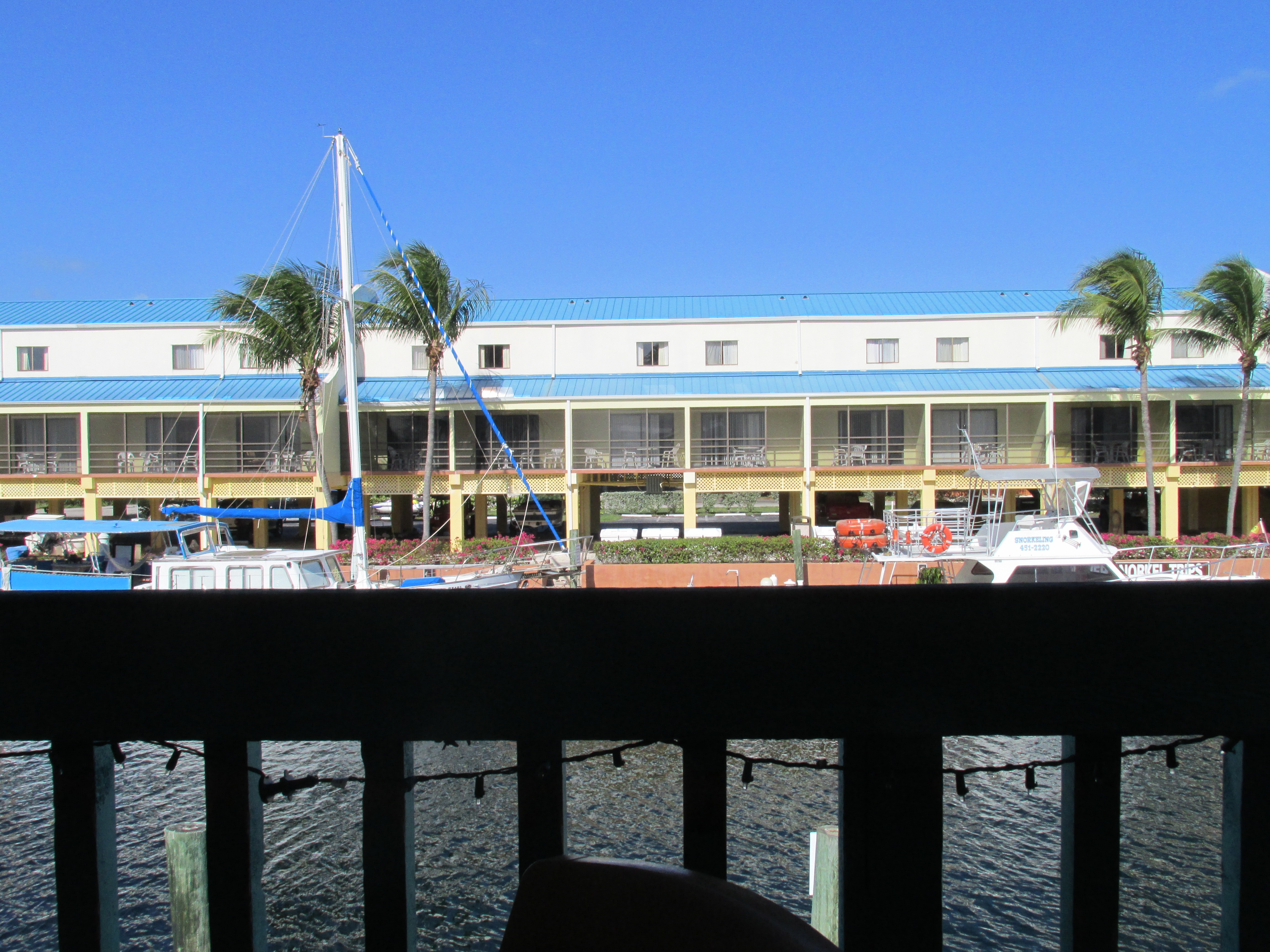 Chug-Chugging on the African Queen in Key Largo - BashfulAdventurer.com