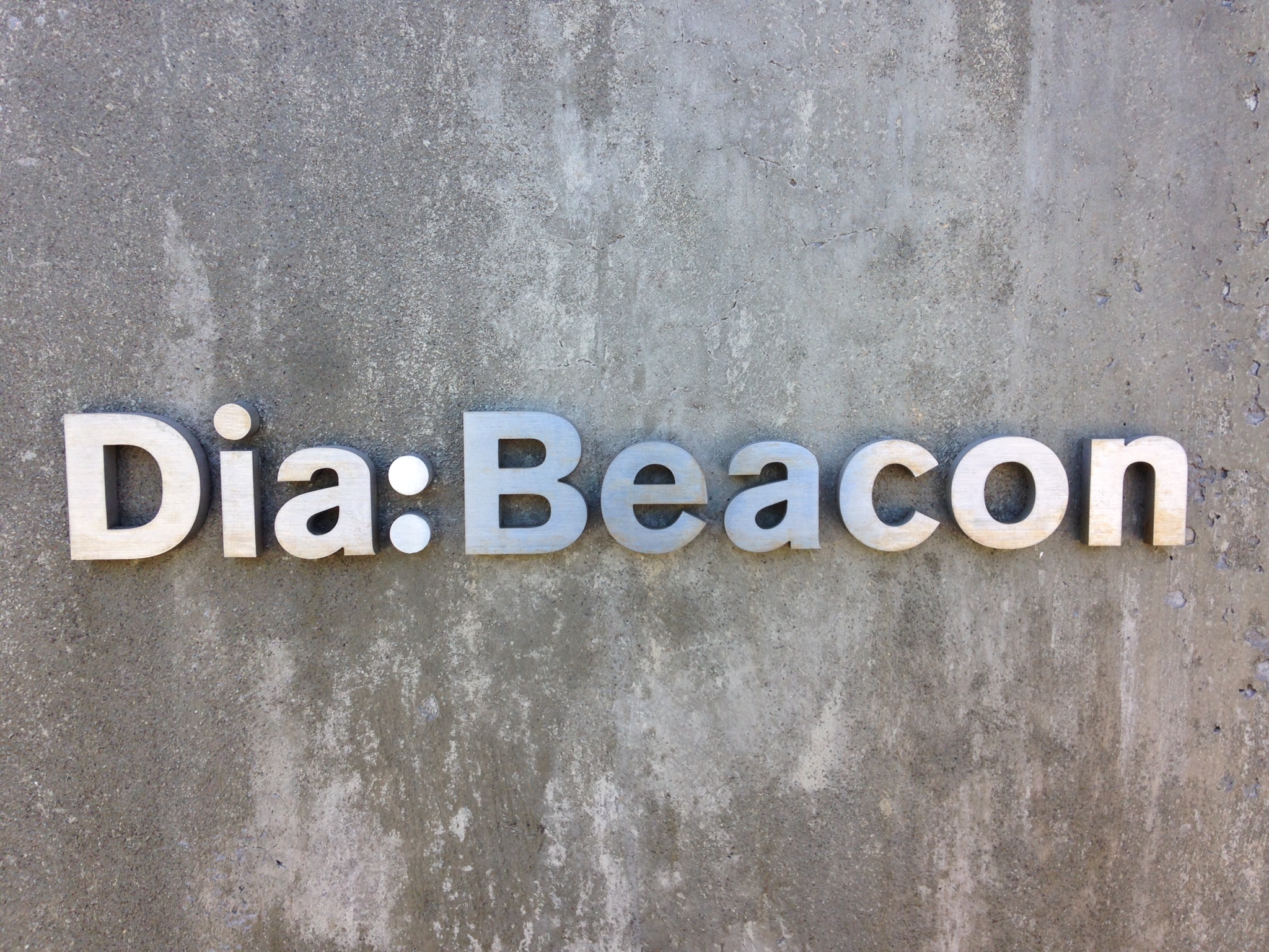 Dia-Beacon-sign.jpg